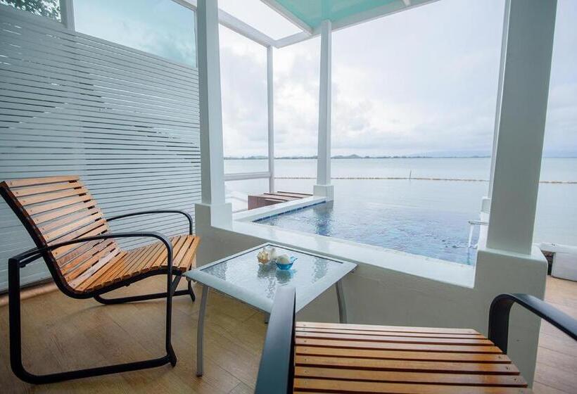 سوییت جونیور با چشم‌انداز دریا, Seashell Village Resort