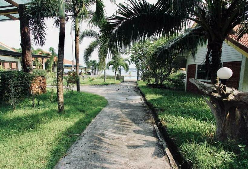 Бунгало Deluxe, Adang Island Resort