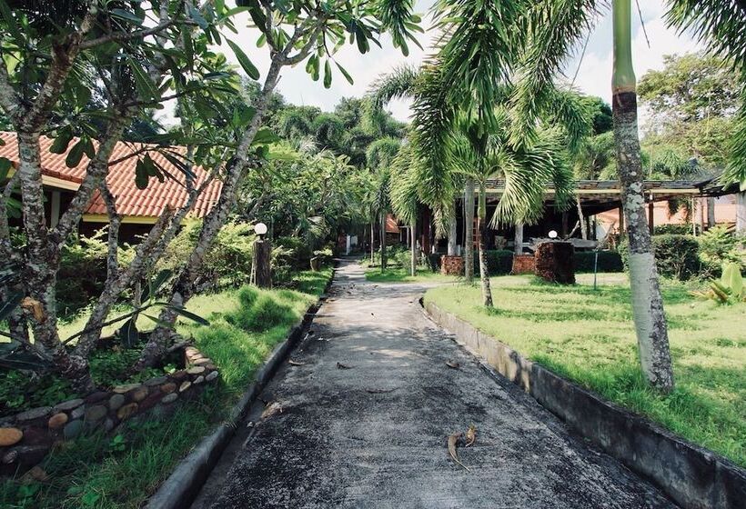 Бунгало Deluxe, Adang Island Resort