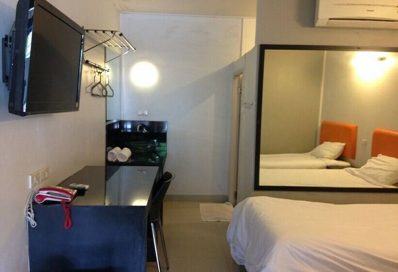 标准间, Natpob Sleep Station Motel