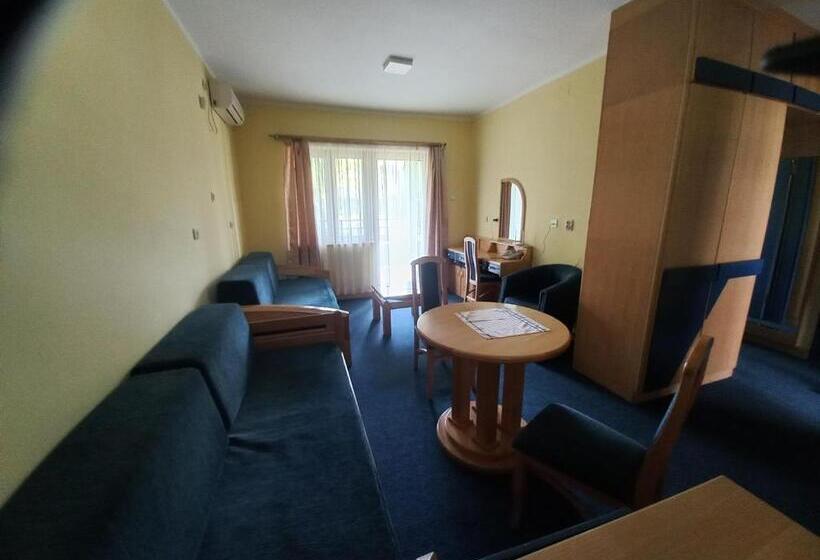 غرفة كومفورت ثلاثية, Garni Hotel Lupus