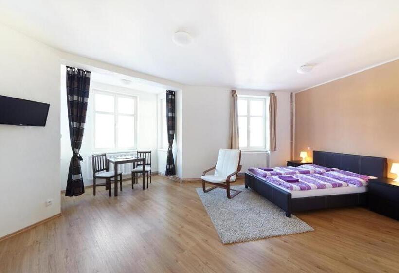 Студия Стандарт, Hostel Foster