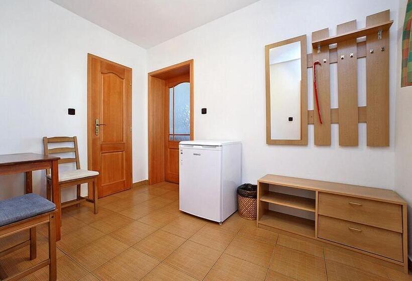 Standard Triple Room with Terrace, Penzion Kříž