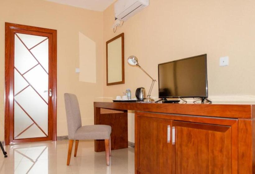 Deluxe Room, Hillside Plaza