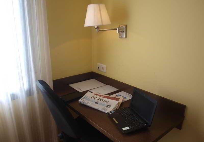 침실 3개 아파트, Balboa Apartments