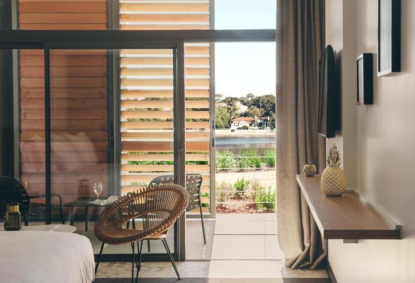 اتاق استاندارد با چشم‌انداز دریاچه, & Spa Villa Seren