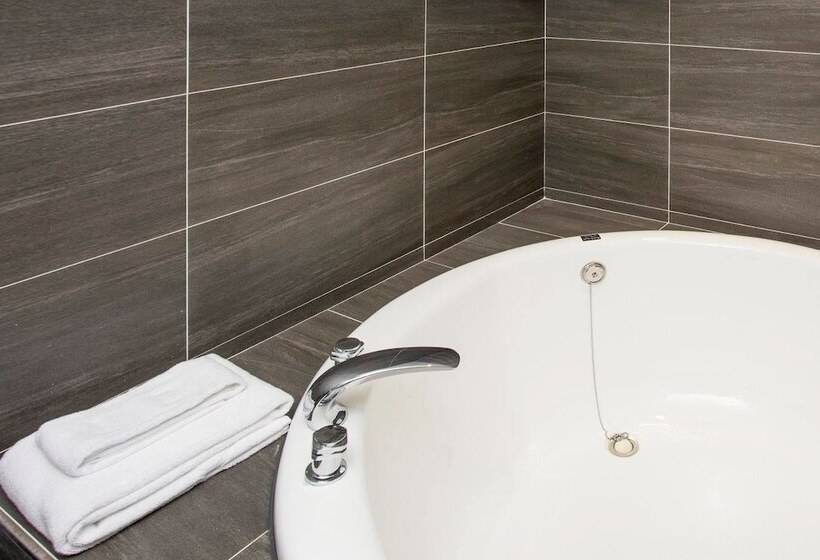 اتاق لوکس, Just Live Inn  Keelung