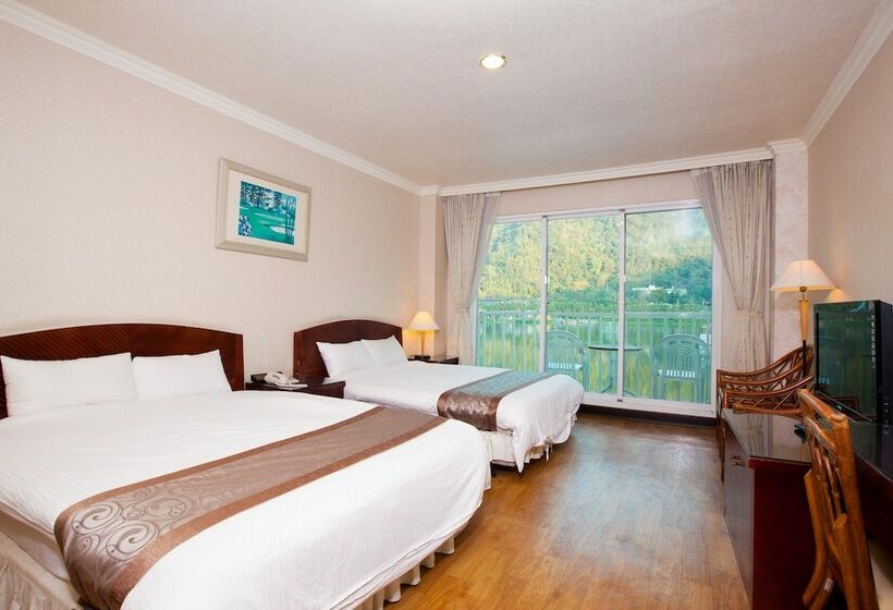 اتاق استاندارد چهار تخته, Lakeside Resort