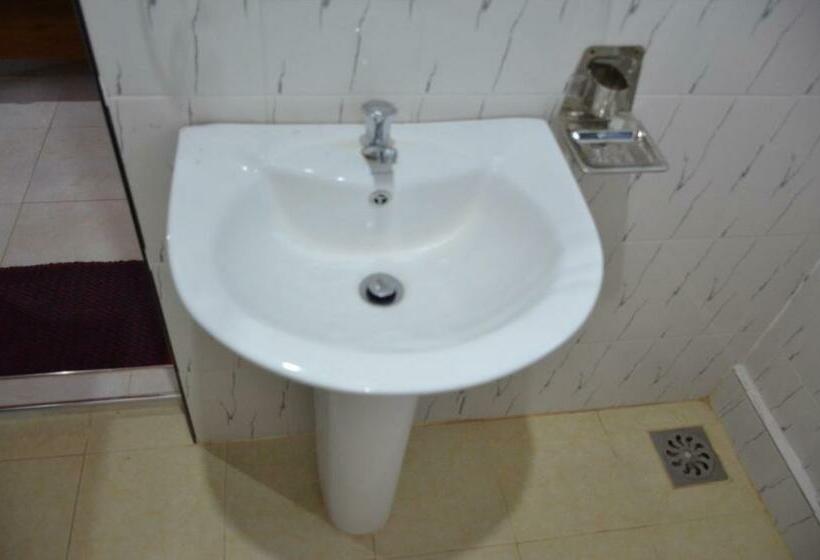 اتاق لوکس سه تخته, Sunny Lanka Guest House