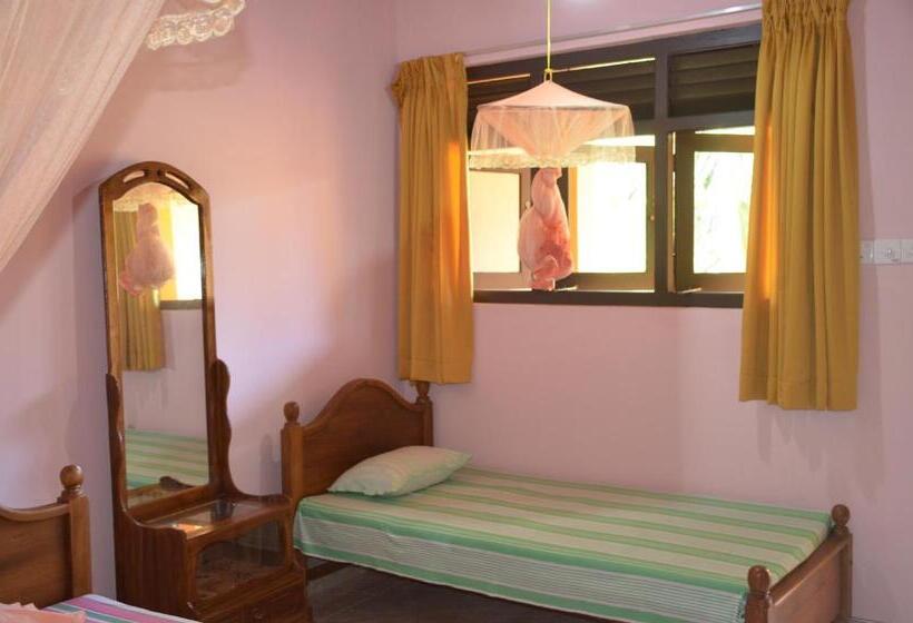 اتاق استاندارد سه تخته با بالکن, Sunny Lanka Guest House