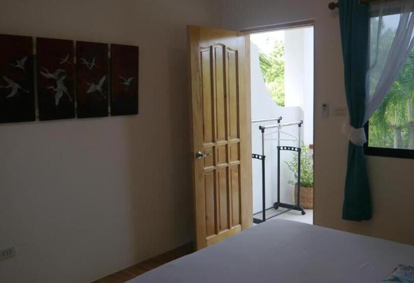 Номер Deluxe, Moalboal T Breeze Coastal Resort