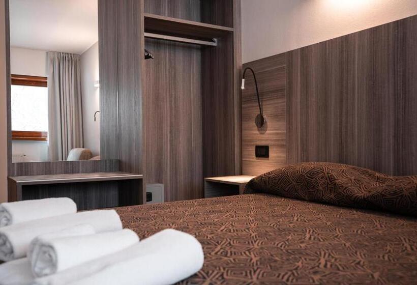 اتاق سوپریور سه تخته, Ciclamino