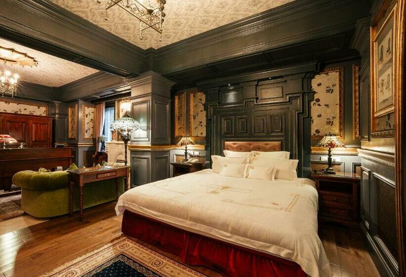 اتاق سوپریور, The Old England Manor