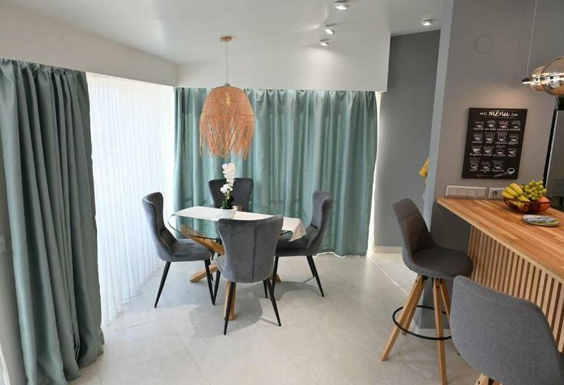 1 Bedroom Penthouse Apartment, H49 Jacuzzi Penthouse Adults Only