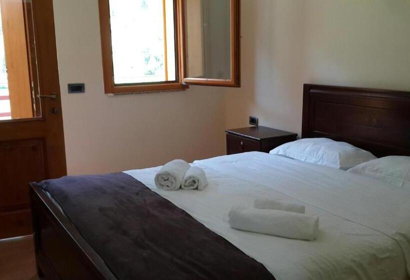 Quarto Triplo Estandar, Villa Dini