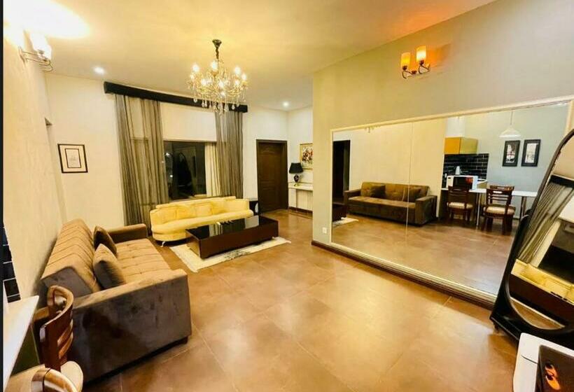 سوئیت پرزیدنت, Swan Suites
