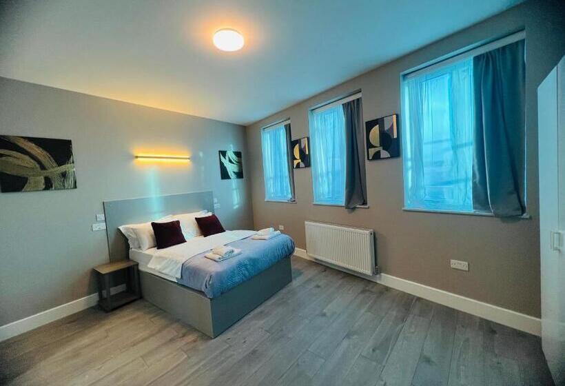 Номер Стандарт, Paragraph Palmers Green