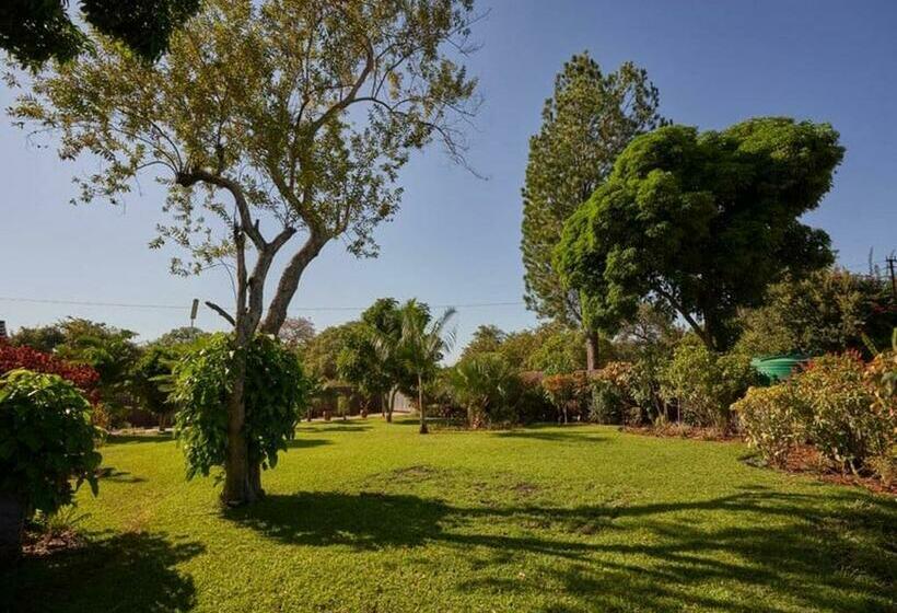 اتاق استاندارد چهار تخته, Room In Villa   Zambezi Family Lodge   Leopard Room