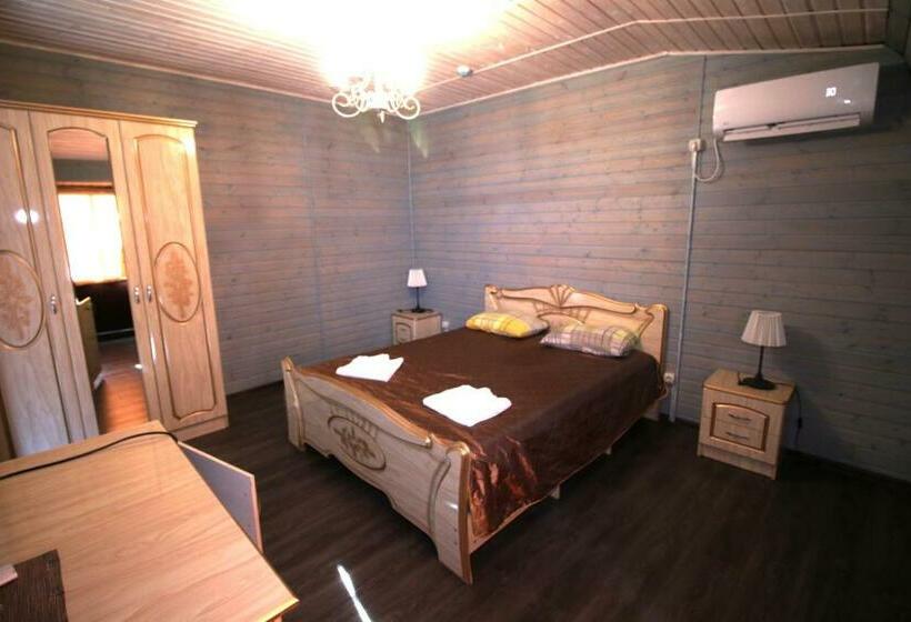 سوئیت با بالکن, Dzhanat