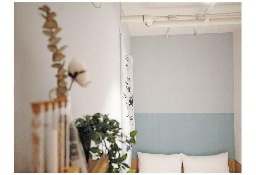اتاق استاندارد, Paper Plane Hostel