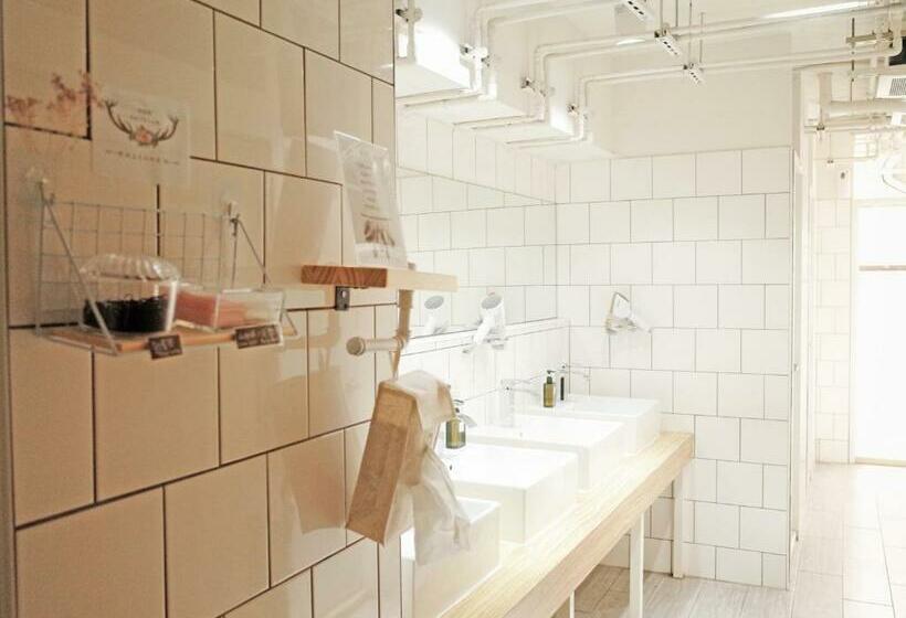 اتاق استاندارد, Paper Plane Hostel