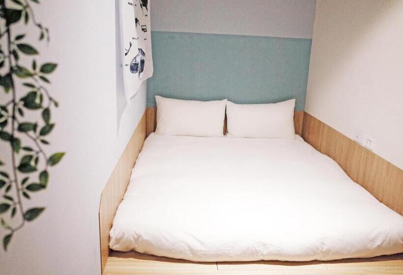 اتاق اکونومی یک تخته, Paper Plane Hostel