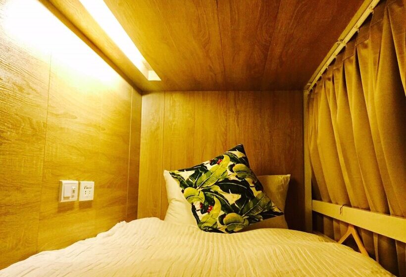 تختخواب در اتاق مشترک, Paper Plane Hostel
