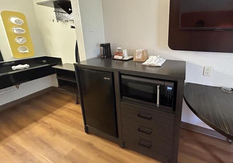 스위트, Studio 6 Suites   Riverside, Ca South