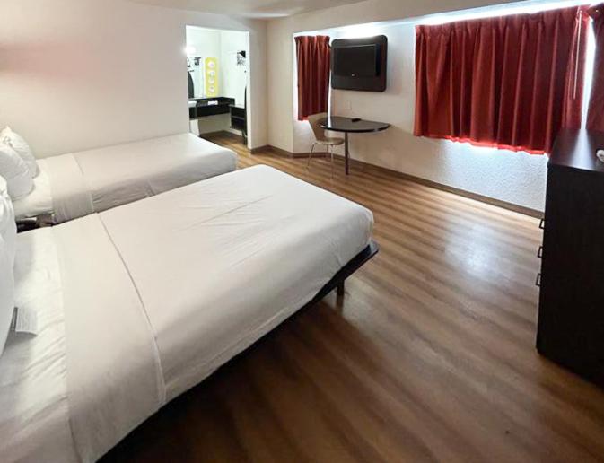 디럭스 4인 룸, Studio 6 Suites   Riverside, Ca South