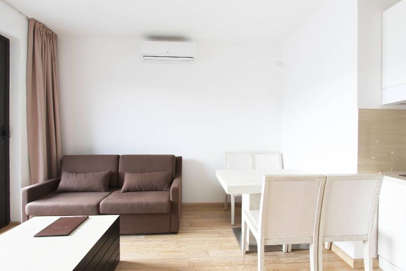 آپارتمان 1 خوابه با بالکن و چشم‌انداز دریا, Apartments Aqua