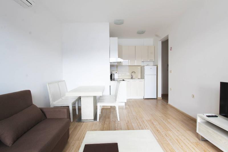 آپارتمان 1 خوابه با بالکن و چشم‌انداز دریا, Apartments Aqua