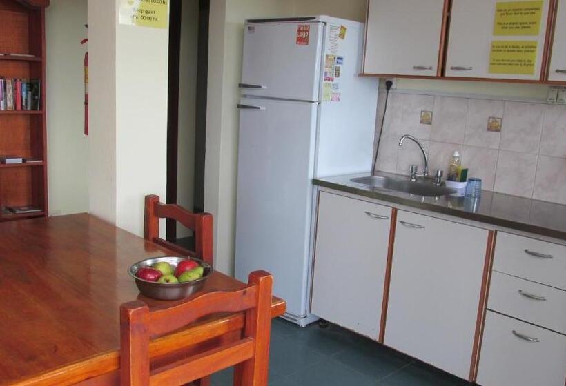 ルームシェアのワンベッド, Hostel Aves Del Lago