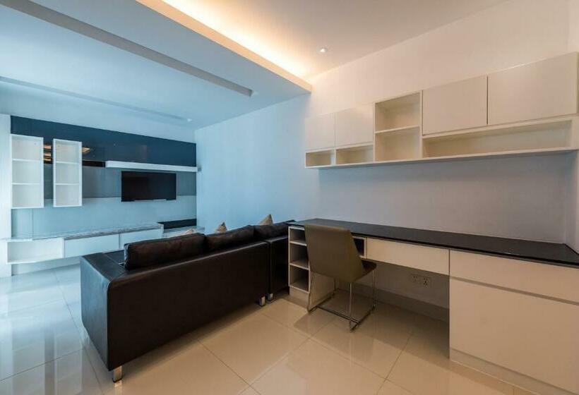 Люкс 2 Спальни, Naki Suites @ Silvertown