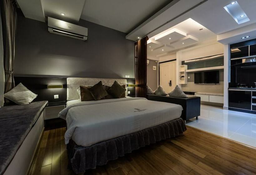 Студия Deluxe, Naki Suites @ Silvertown