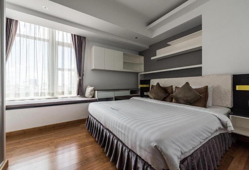 Люкс 2 Спальни, Naki Suites @ Silvertown