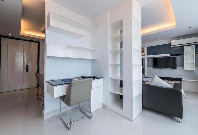 Апартаменты 3 Спальни, Naki Suites @ Silvertown