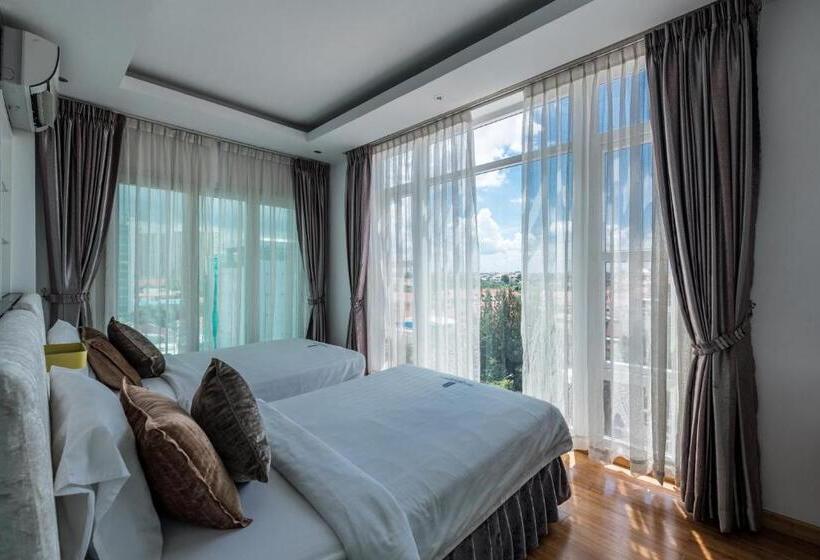 Апартаменты 3 Спальни, Naki Suites @ Silvertown