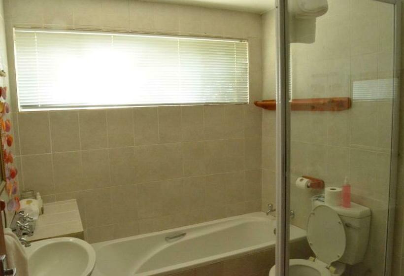 Семейный Номер, Acasia Guest Lodge