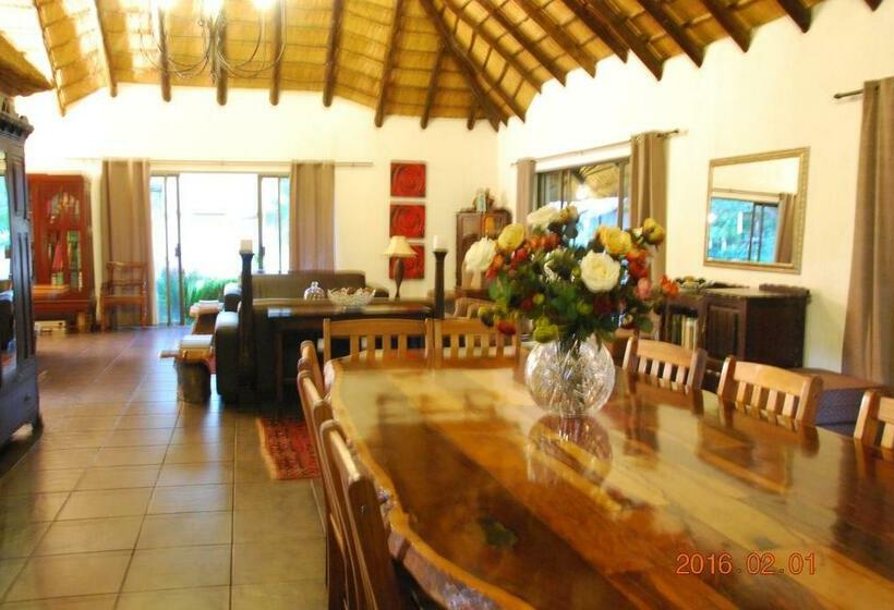 Семейный Номер, Acasia Guest Lodge