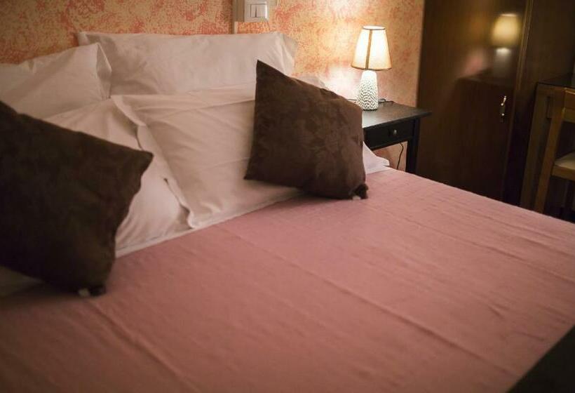 اتاق استاندارد, Quari Hotel Restaurant & Pizza