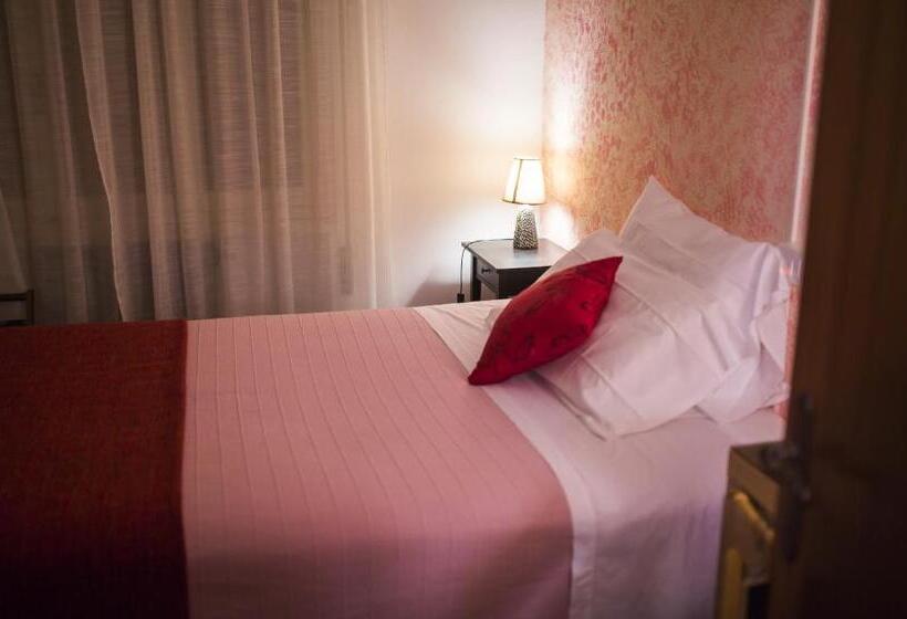 اتاق استاندارد با تخت دو نفره بزرگ, Quari Hotel Restaurant & Pizza