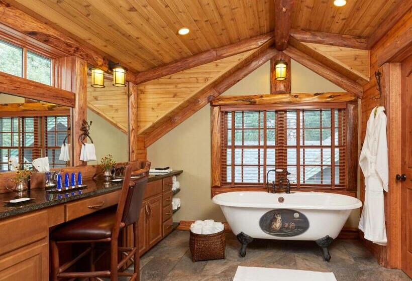 Люкс 3 Спальни, The Chatwal Lodge    In The Unbound Collection By Hyatt