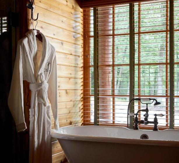 Casa 1 Quarto, The Chatwal Lodge    In The Unbound Collection By Hyatt