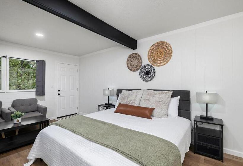 스탠다드 스튜디오 킹침대, The Lofts On Indian Point   Near Silver Dollar City