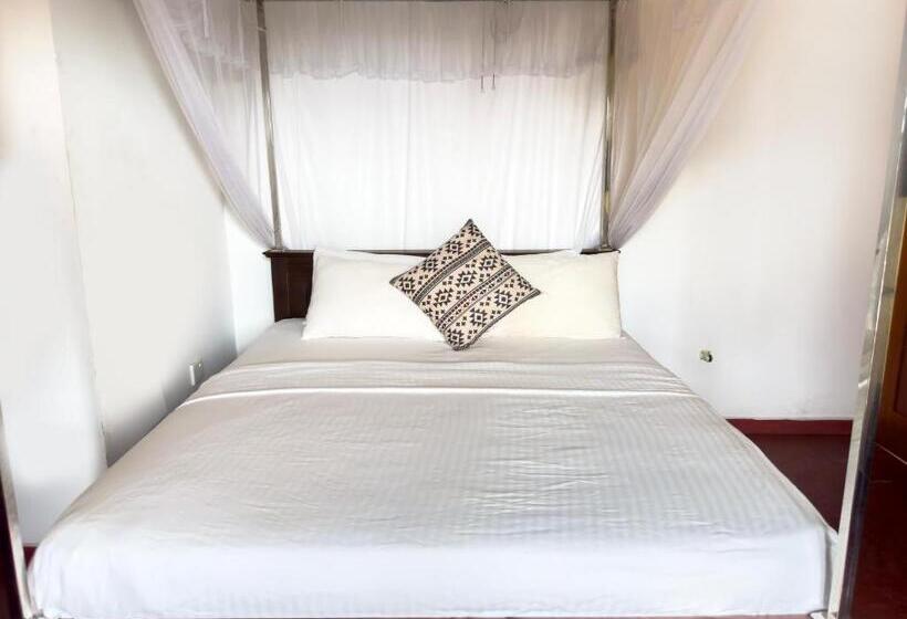 Standard room with outdoor bath, Bluewave Inn   Weligama