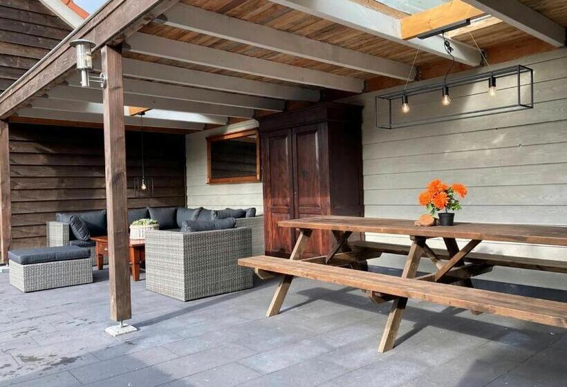 Семейный Номер Deluxe, Guesthouse Max
