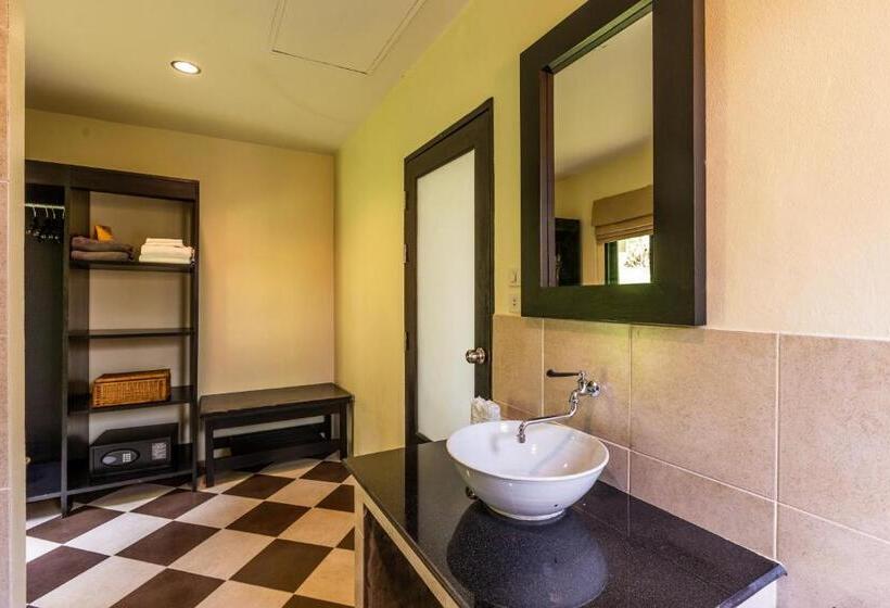 کابین, Phukhaolak Resort