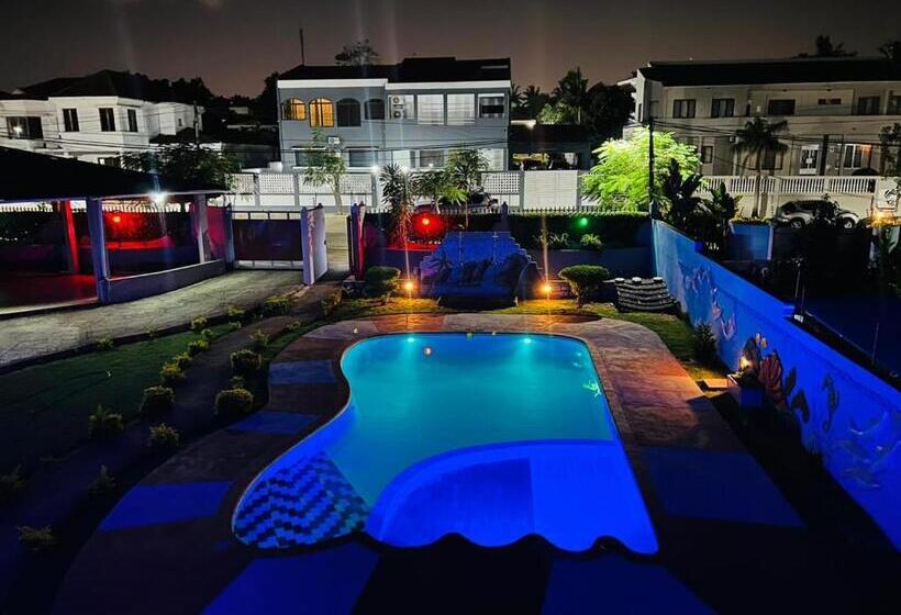 اتاق استاندارد با چشم‌انداز استخر, Trmotel