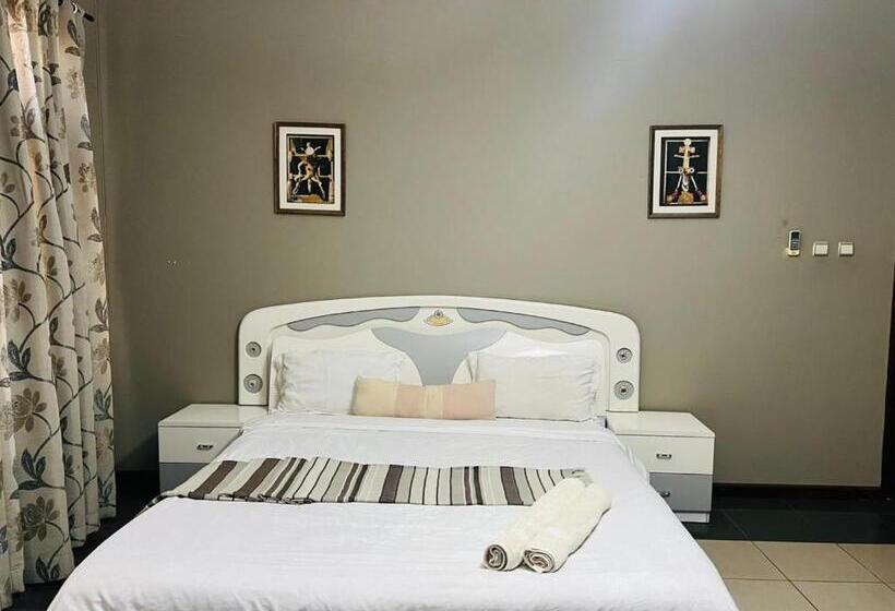 اتاق استاندارد با چشم‌انداز استخر, Trmotel