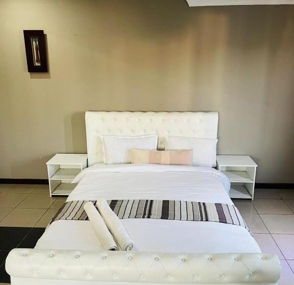 اتاق استاندارد با چشم‌انداز استخر, Trmotel